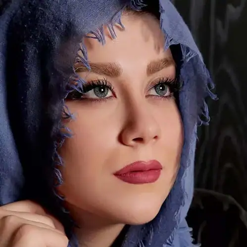 خرید لنز رنگی آبی عسلی آرین اسکای بلو تن3