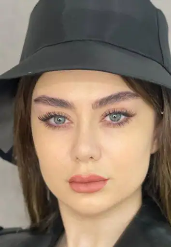 خرید لنز رنگی آبی آیس کالر ماداگاسکار