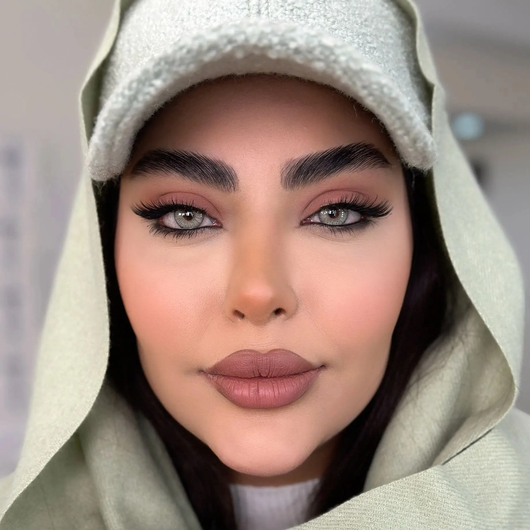 لنز رنگی طبی آیس کالر آلوورا