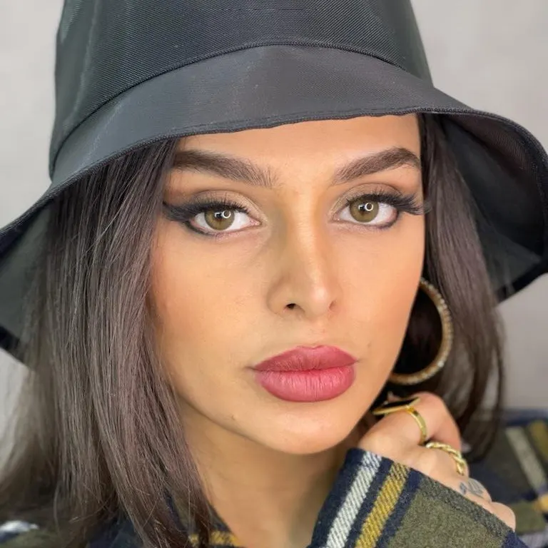 لنز رنگی مینی آوا سبز دور محو