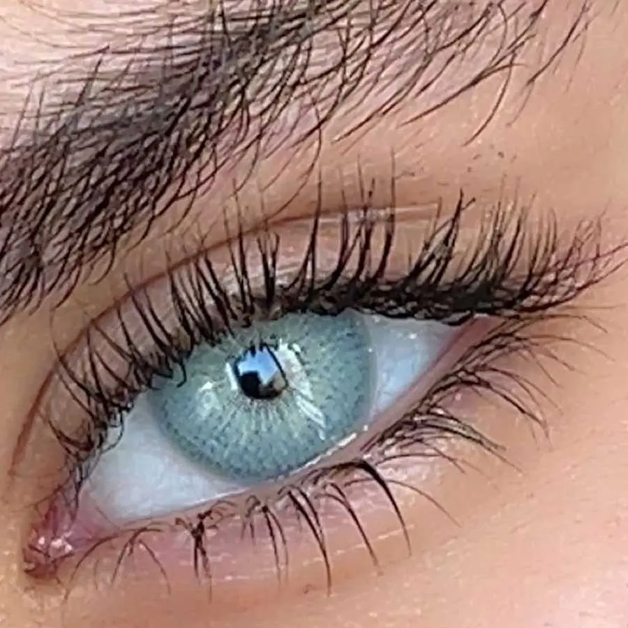 لنز رنگی طوسی یخی با ته مایه سبز چلسی گری سلنا