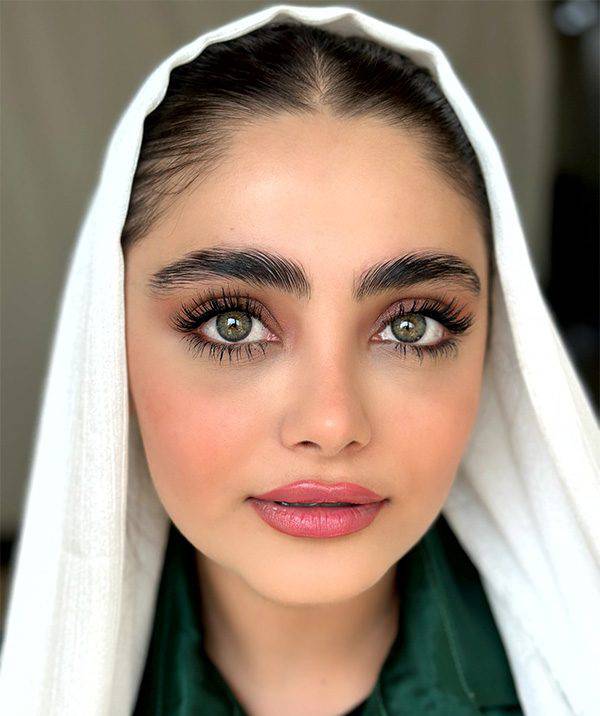 لنز رنگی طوسی سبز یونیک کلوپاترا گری