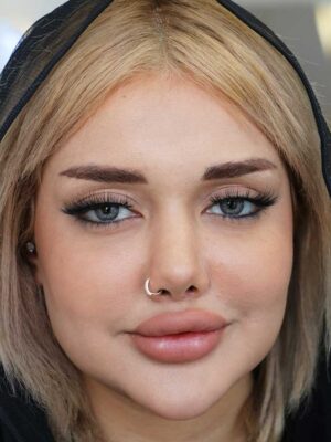 لنز رنگی طوسی آبی کارولینا