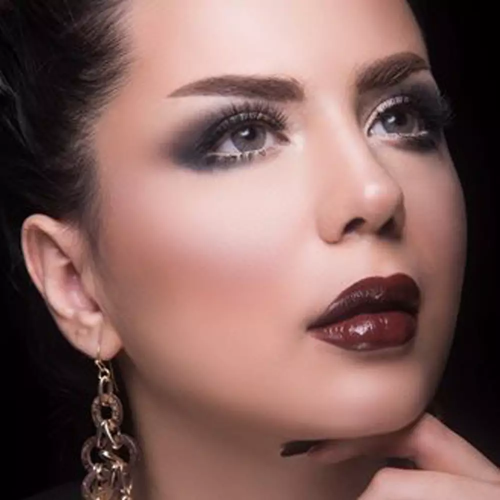 لنز چشم رنگی لومینس رنگ لاتین گری طوسی عسلی متوسط روشن دور دار