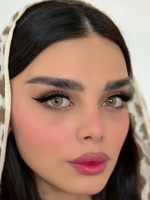 لنز رنگی عسلی سبز کارامل یونیک