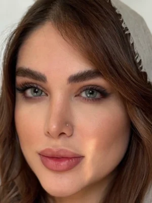 لنز رنگی سبز دور محو لیلی گرین رز