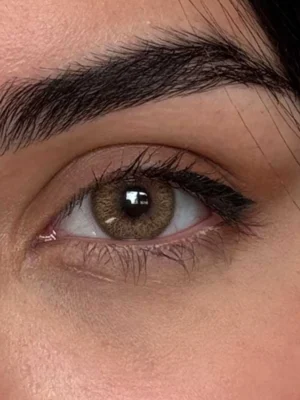 لنز رنگی عسلی قهوه ای دور محو لیلی براون رز