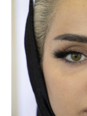 لنز رنگی سلنا سبز عسلی با رگه های کهکشانی رینگگرین ماهانه