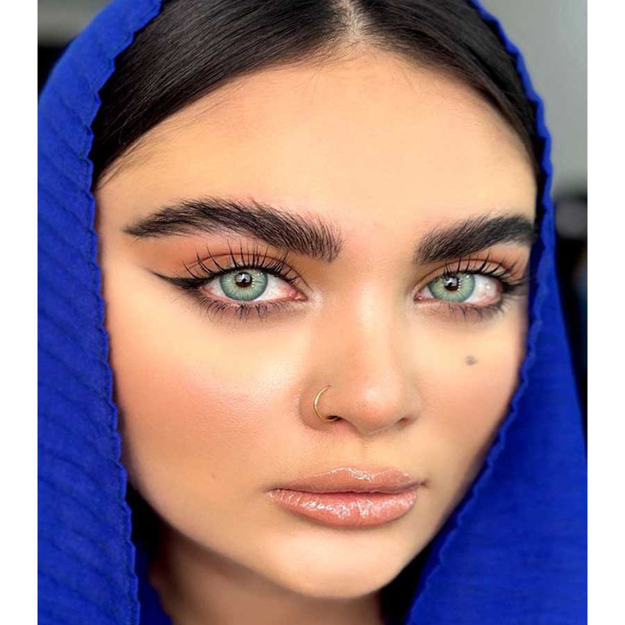 لنز رنگی یونیک سبز آبی با مرکزیت عسلی باربی بلو