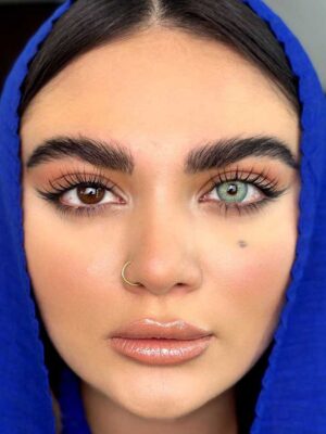 لنز رنگی یونیک سبز آبی با مرکزیت عسلی باربی بلو