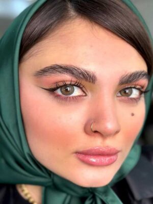 لنز رنگی یونیک سبز تیره دور دار ویستریا