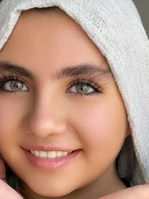 لنز آماندا هاوایی هیزل عسلی خاکی دورمحو