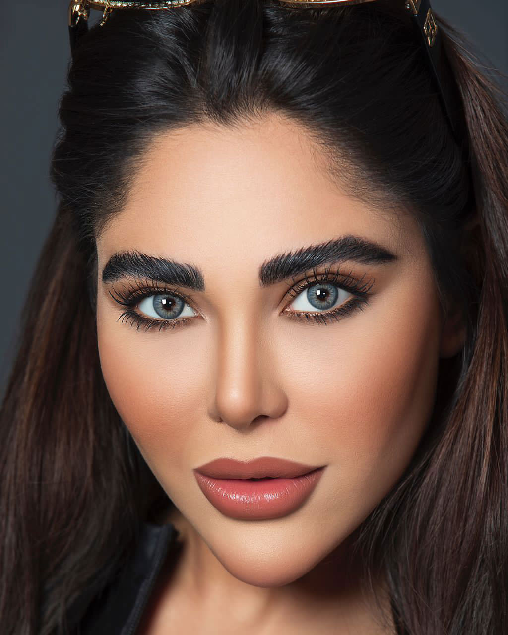 لنز رنگی طوسی سبز کد 550