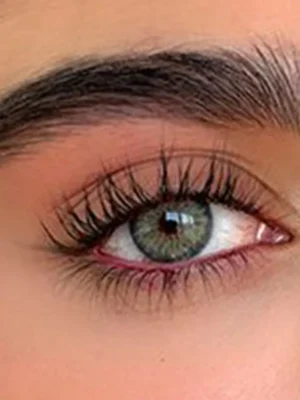 لنز رنگی سبز طوسی هند مید گرین یونیک روی چشم قهوه ای