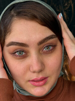 لنز رنگی سبز آبی مرکز عسلی لس آنجلس آکوا آماندا