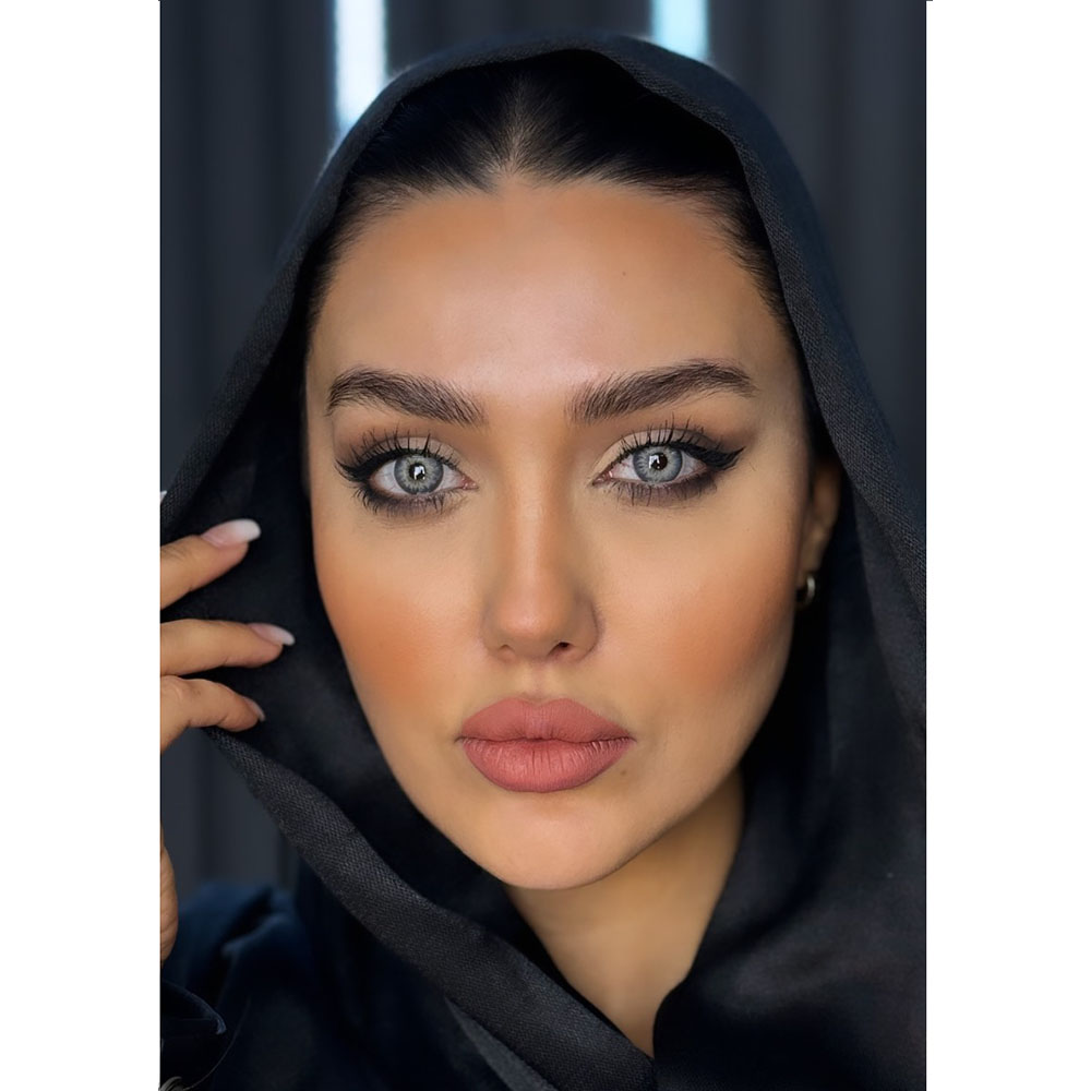 لنز سبز طوسی با رگه نقره ای طلایی دوردار با ترکیب رنگی چندبعدی و حاشیه دوردار