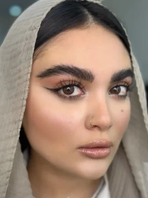 لنز یونیک نچرال هیزل قهوه ای دور دار - Image 2