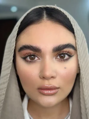 لنز یونیک نچرال هیزل قهوه ای دور دار - Image 3