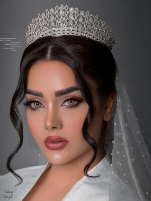 لنز عسلی سلنا آنیسا روی چشم عروس