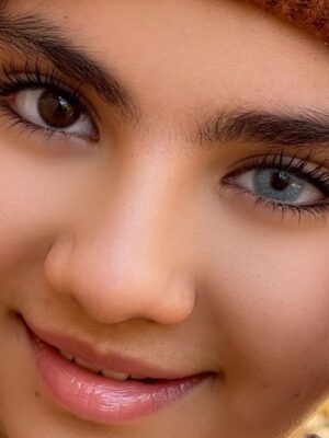 لنز آبی طوسی روشن پنج بعدی سیلور بلو امانداکد 572