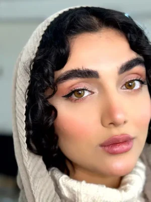 لنز یونیک لاتینا عسلی ته مایه زیتونی دوردار