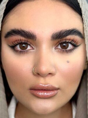 لنز رنگی یونیک قهوه ای دور دار نچرال هیزل