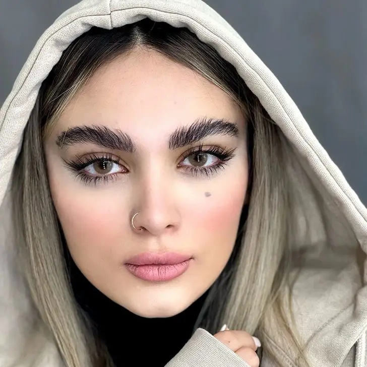 لنز یونیک پارودیا عسلی خاکی - Image 2