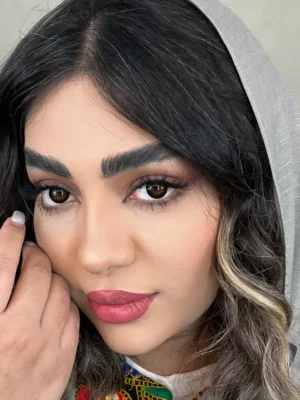 لنز برای چشم قهوه ای