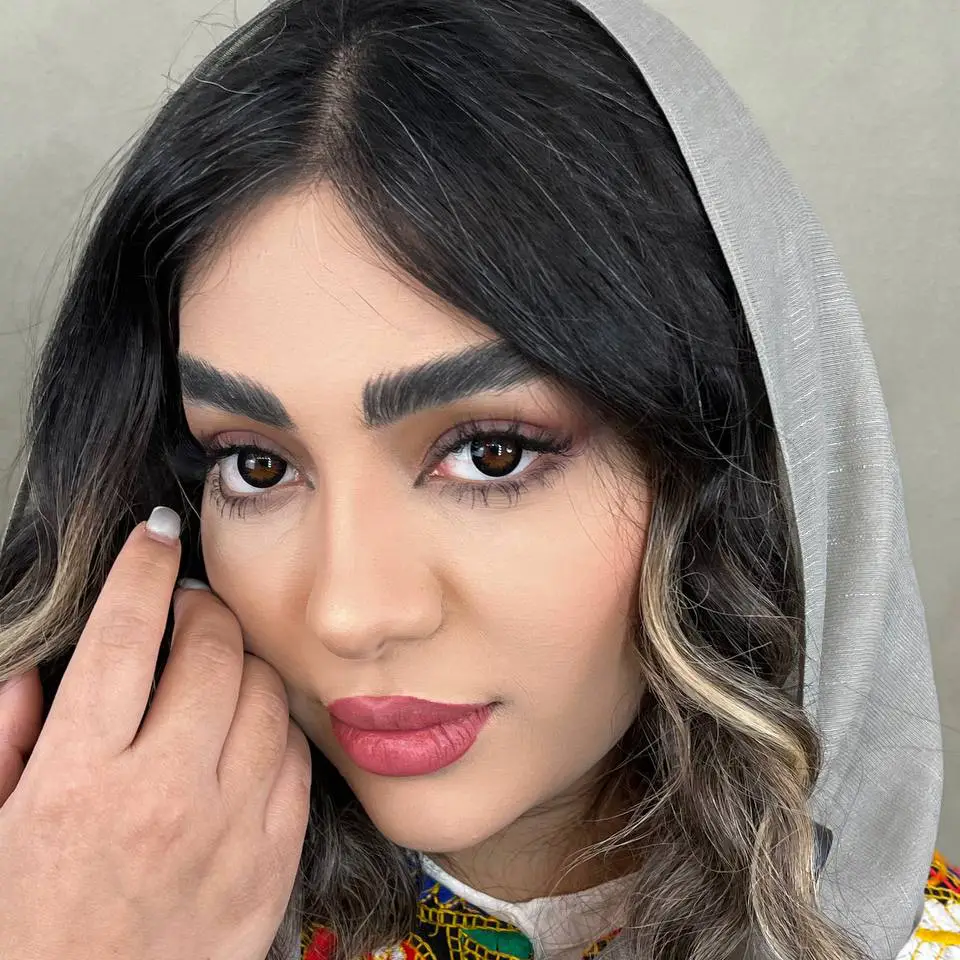 لنز برای چشم قهوه ای