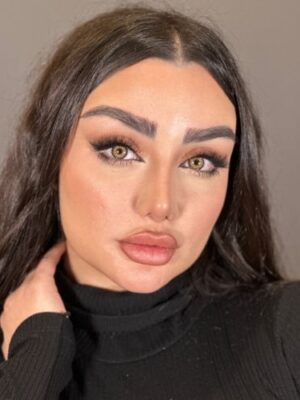 لنز چشم رنگی عسلی دور مشکی کمل سلنا