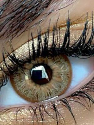 لنز رنگی عسلی با دور قهوه ای لایت کافی سلنا ماهانه