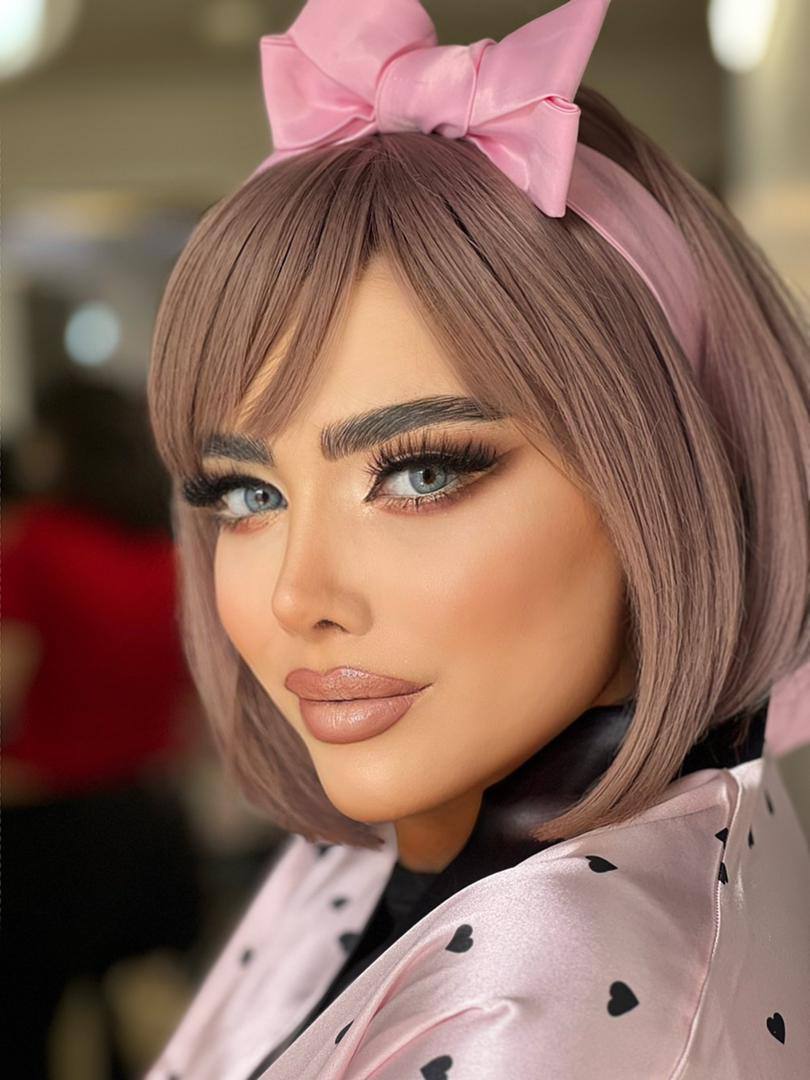 لنز آبی روشن آماندا آلموند بلو