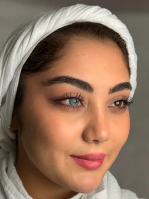 عکس لنز آرکتیک بلو اماندا روی چشم قهوه ای