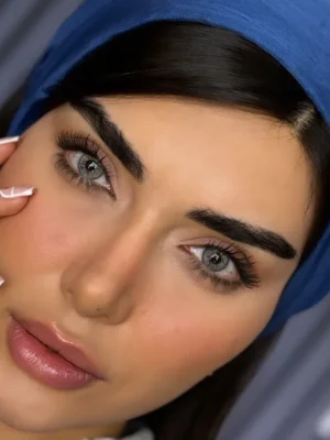 لنز چشم آلموند گری آماندا روی چشم مشکی
