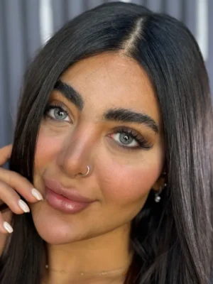 لنز آلموند گری آماندا چشم