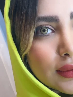 لنز امپایر سلنا روی چشم تیره