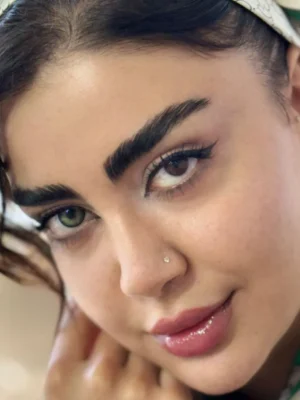 لنز باربی گرین آماندا روی چشم مشکی