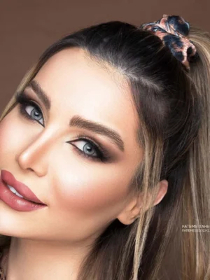 لنز دلفین گری اماندا روی چشم سیاه