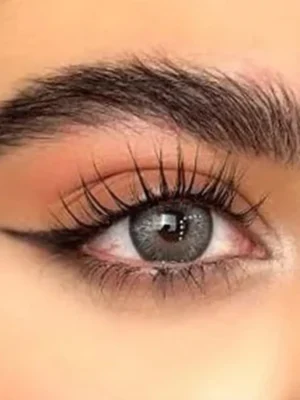 لنز رنگی طوسی خاکستری بافت کهکشانی نیاگارا یونیک روی چشم قهوه ای