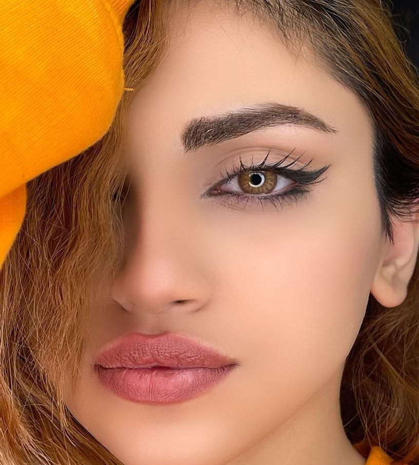 لنز عسلی قهوه ای دوردار هستیا سلنا