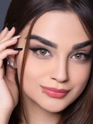 لنز هانی براون اماندا روی چشم تیره