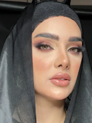لنز هانی براون اماندا روی چشم قهوه ای