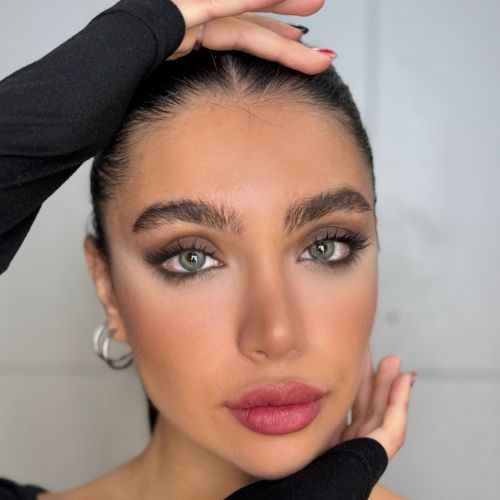 لنز چشم رنگی سبز طوسی دور محو دیم گری سلنا