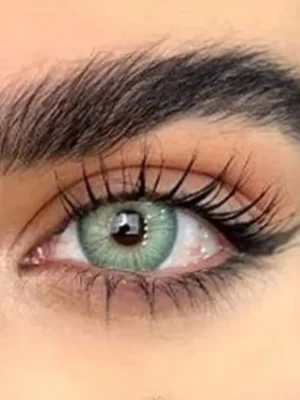 لنز رنگی سبز آبی دور محو باربی بلو یونیک روی چشم قهوه ای