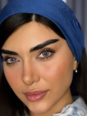 لنز چشم هاوایی گری اماندا روی چشم مشکی