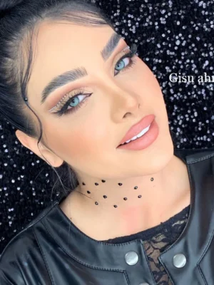 لنز چشم ورسا سلنا روی چشم قهوه ای