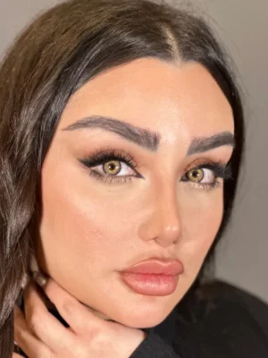 لنز یوتا سلنا روی چشم مشکی