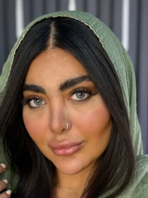 لنز هاوایی گری سلنا روی چشم روشن