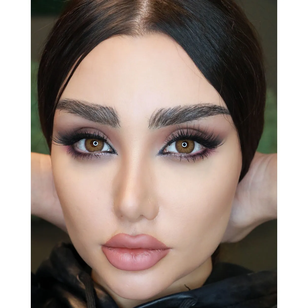 لنز هستیا سلنا روی چشم مشکی