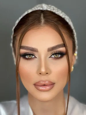 لنز چشم کارامل اماندا روی چشم مشکی